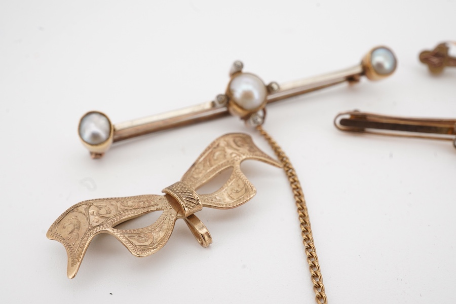 Three 9ct bar brooches, one gem set and a yellow metal split pearl and diamond chip set bar brooch, gross weight 10.1 grams.